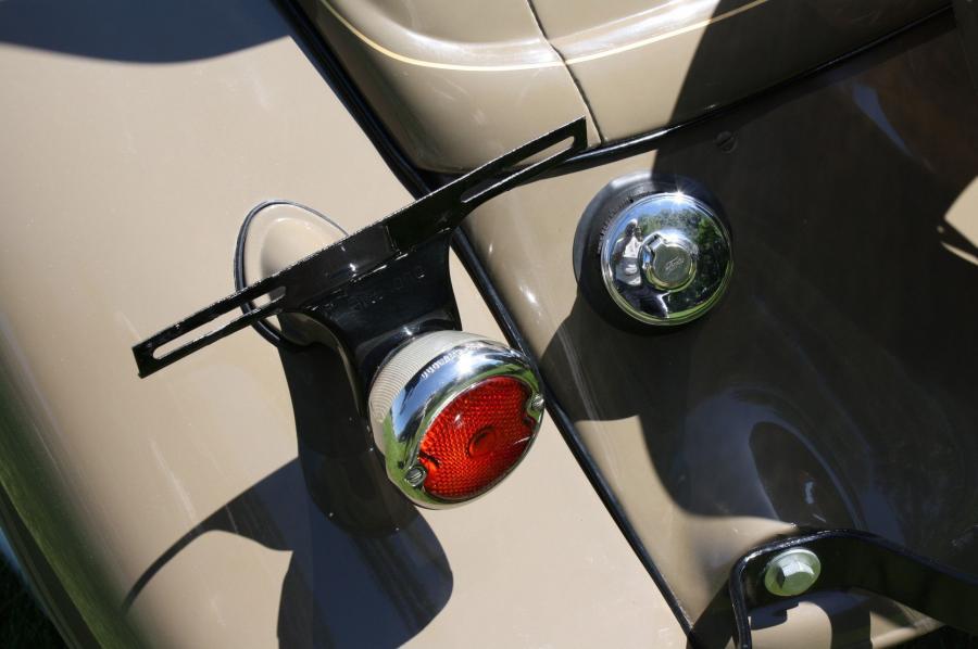  Ford Model 40 DeLuxe Cabriolet 1934 года  (фото 4 из 11)